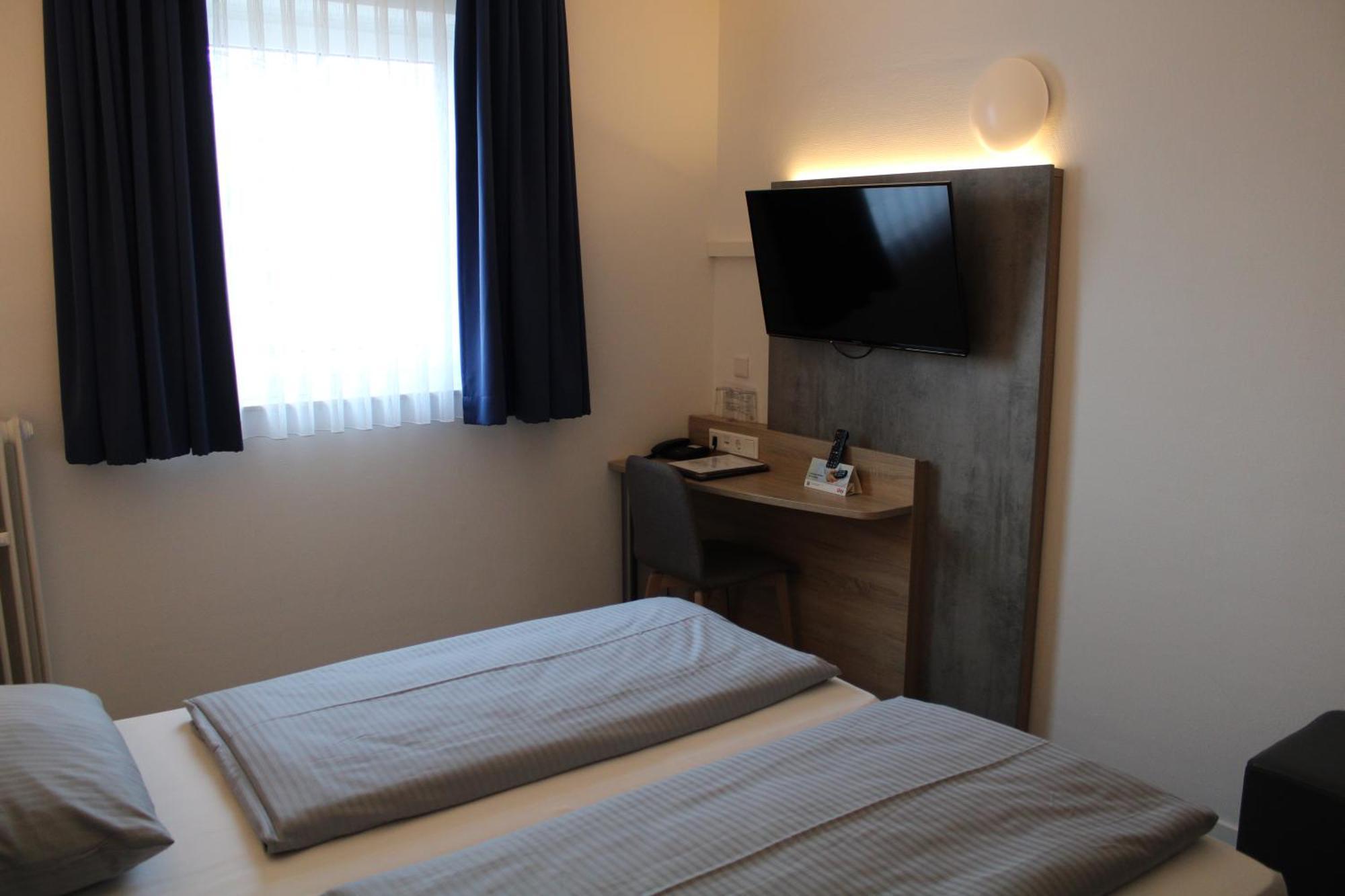 Am Vogelsanger Weg 3* Дюссельдорф