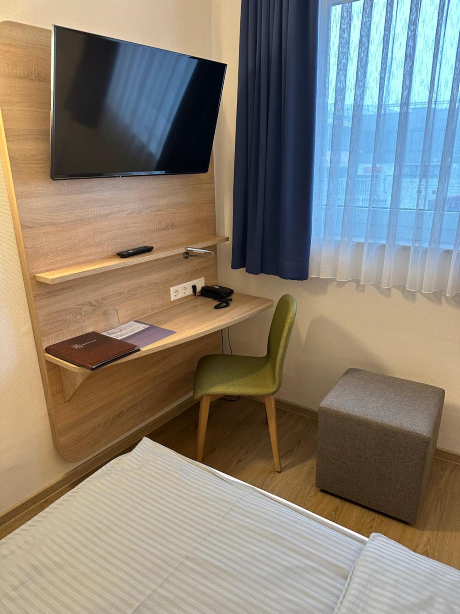 Am Vogelsanger Weg Отель 3*